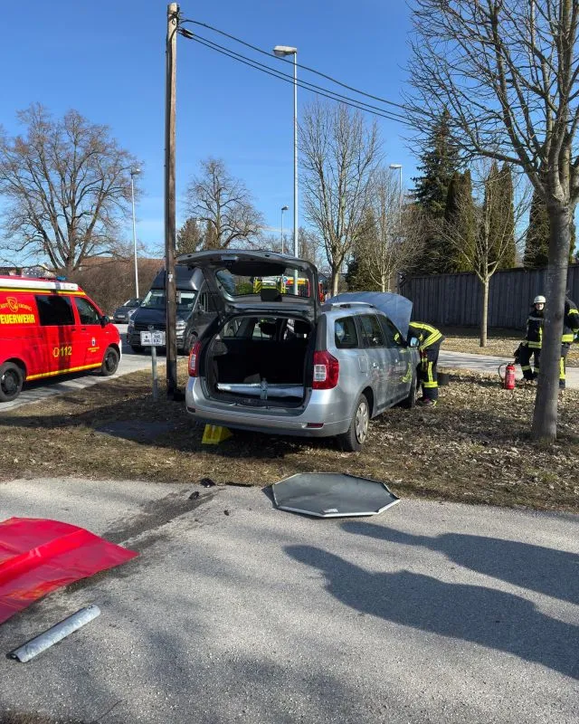 Verkehrsunfall zerstört Ampelanlage an der B388